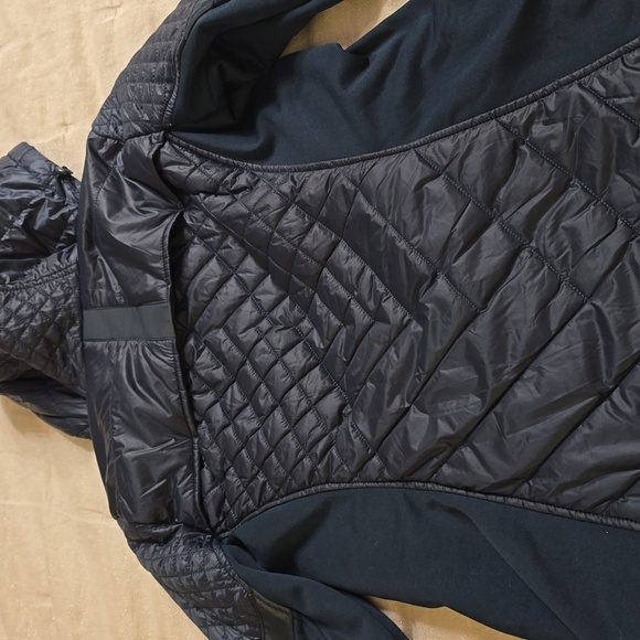 Athleta Women's Dark Green Quilted Puffer Jacket - Picture 16 of 16